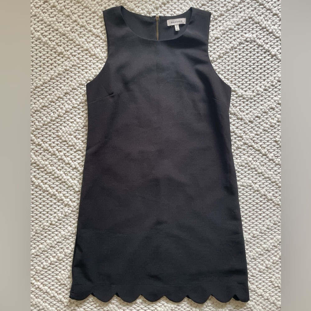 Black Sleeveless Shift Dress with Scalloped Hem